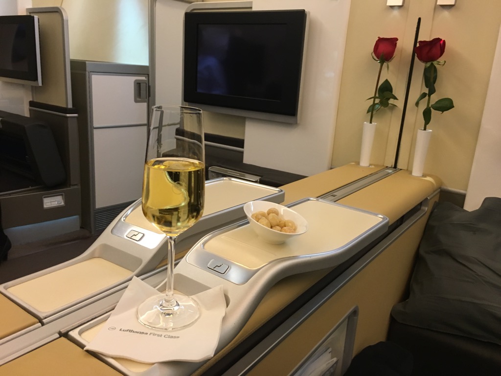 Lufthansa First Class Airbus A Hongkong Nach Frankfurt