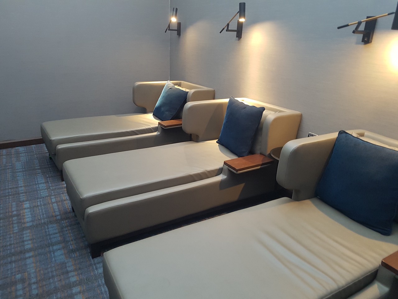 Malaysia Airlines Golden Lounge  Review Malaysia Airlines Golden Lounge Kuala Lumpur Satellite