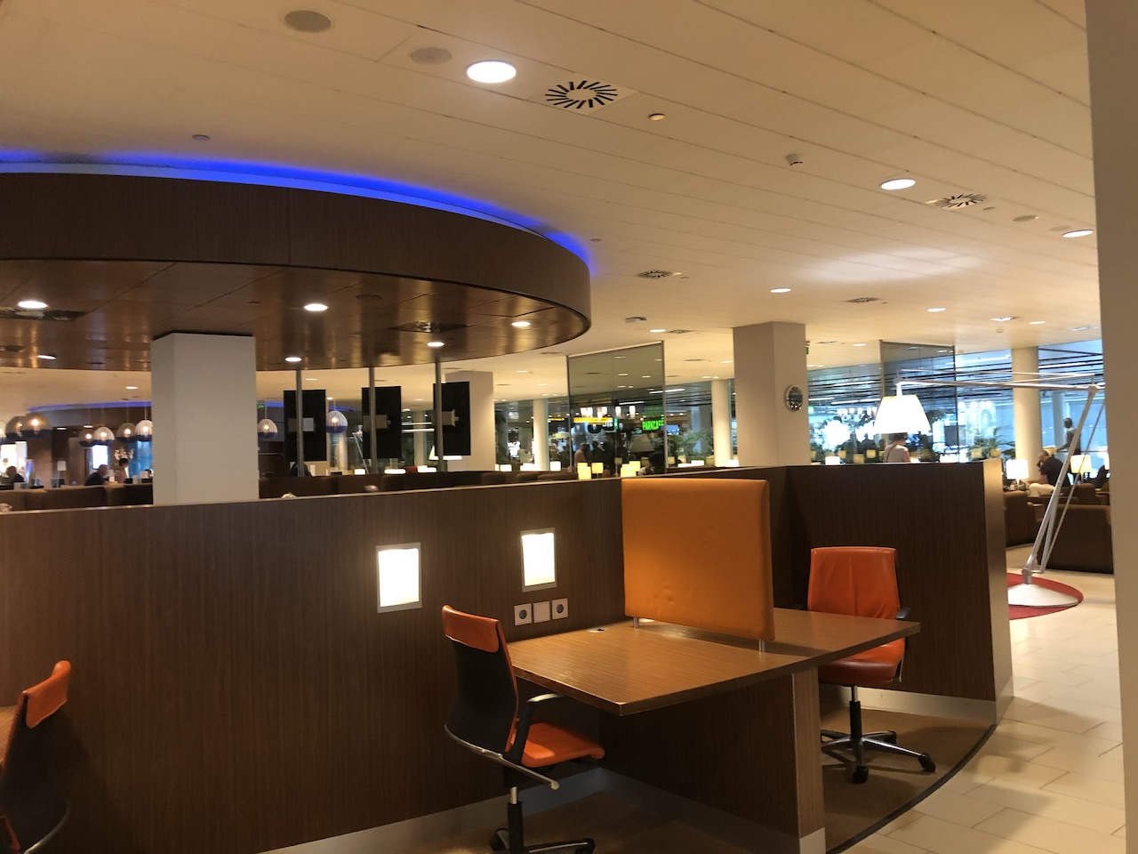 Review Klm Crown Lounge Amsterdam No Schengen Frankfurtflyer De