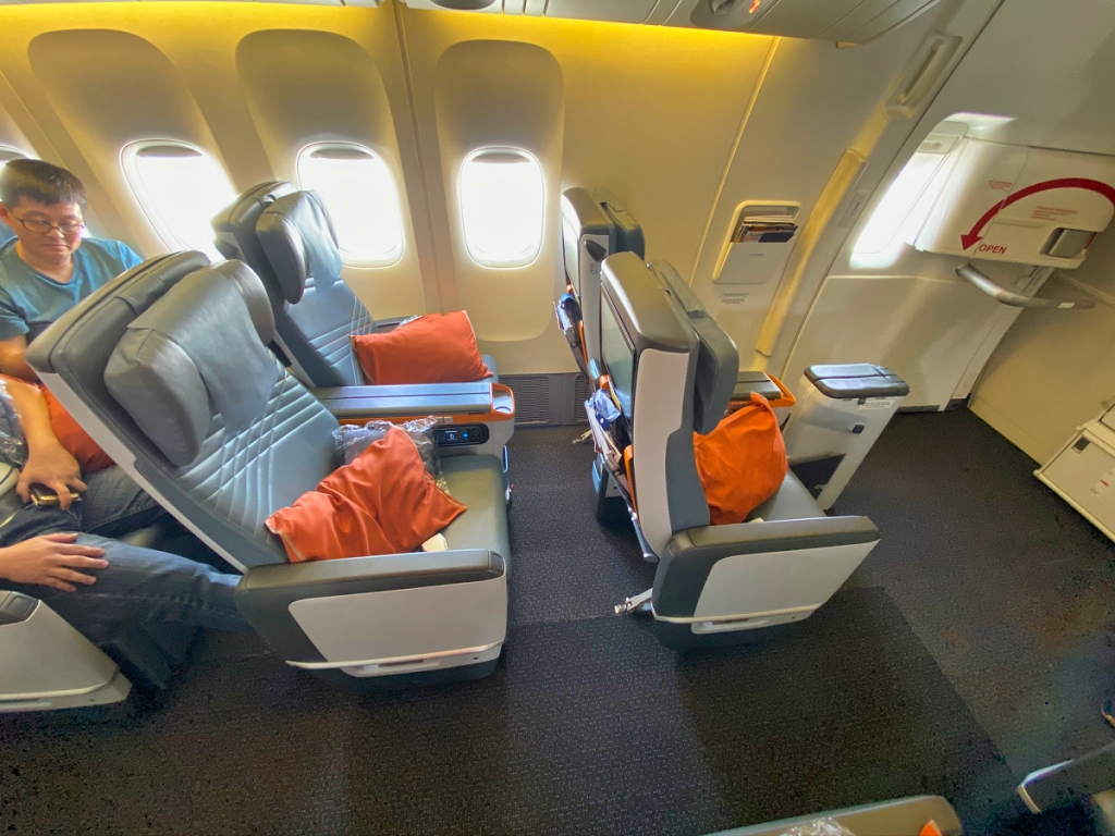 Review Singapore Airlines Premium Economy Class Boeing 777 300ER