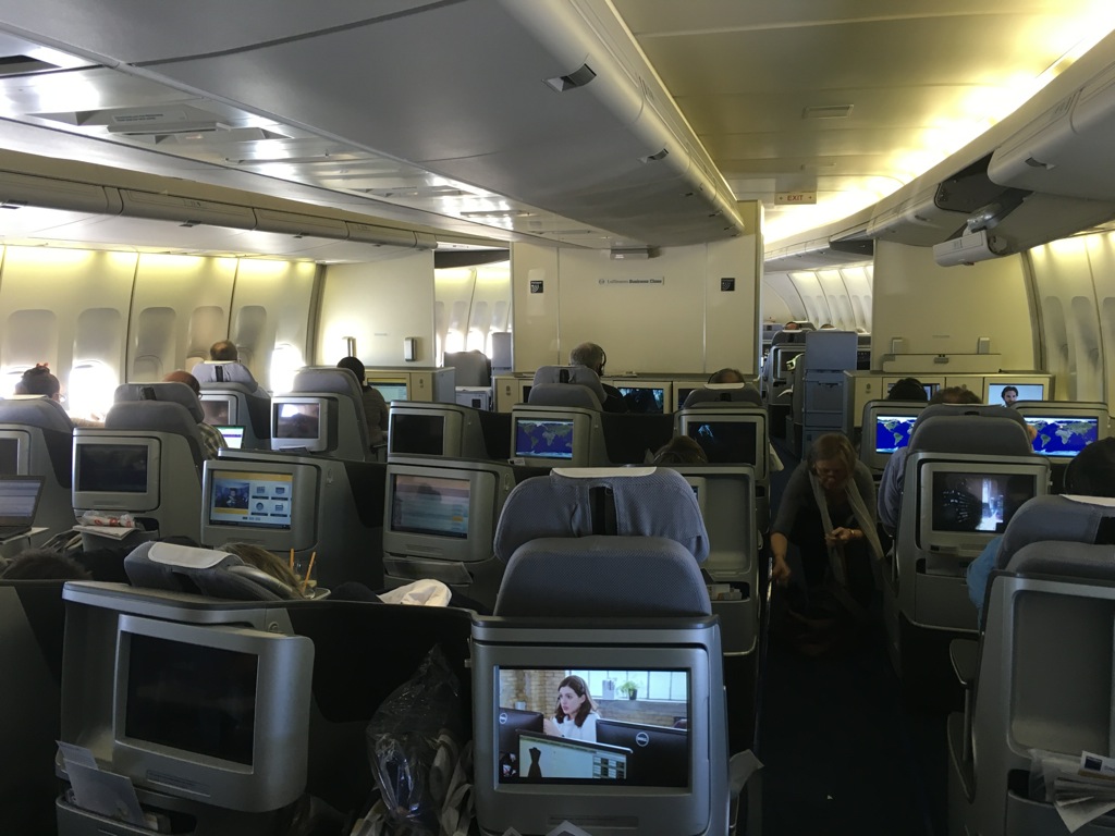 Review Lufthansa Business Class Boeing 747 400 Frankfurt