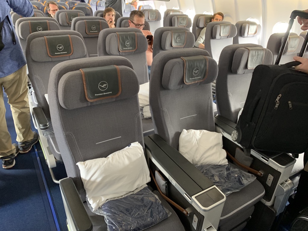 Review Lufthansa Premium Economy Class Airbus A330 300