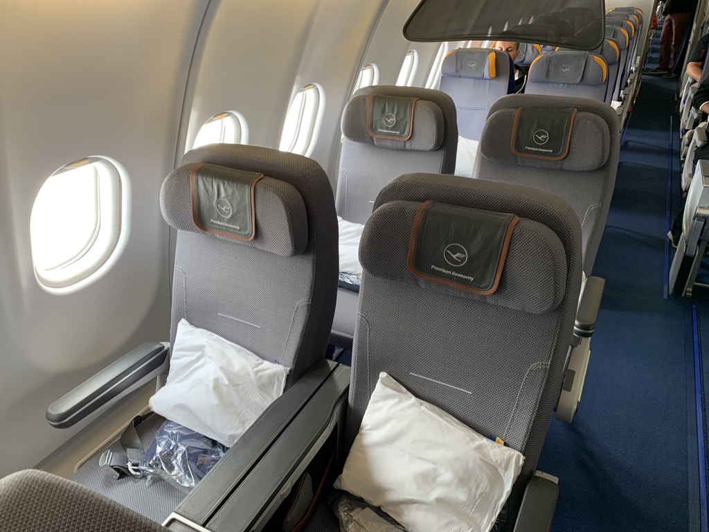 lufthansa economy class a330