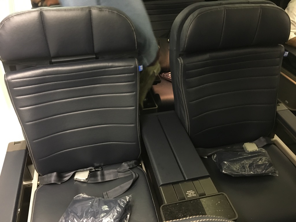 Review United First Class Boeing 757 300 Red Eye San