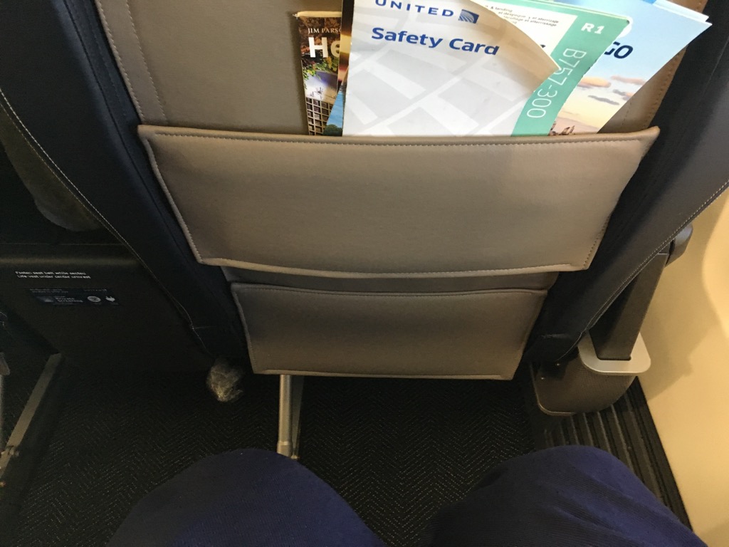 Review United First Class Boeing 757 300 Red Eye San