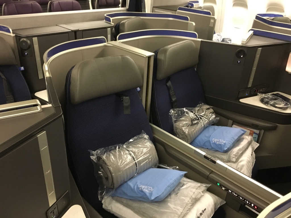 Review Neue United Polaris Business Class Boeing 777 200