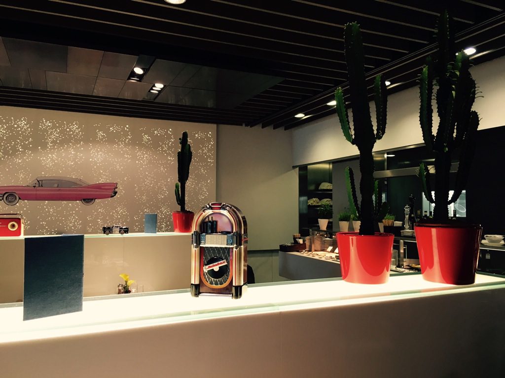 first_class_terminal_american_dinner-1