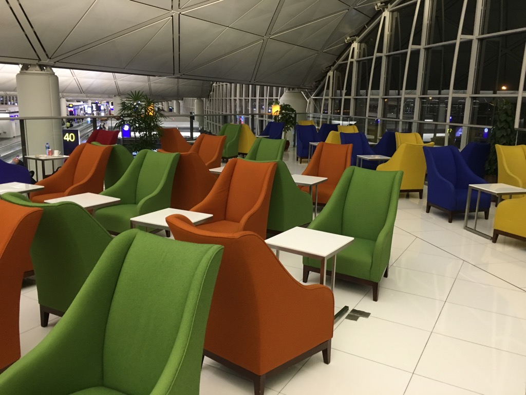 review-thai-airways-business-lounge-hongkong-frankfurtflyer-de