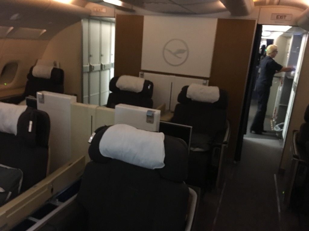 Review Lufthansa First Class Im Airbus A380 Von Frankfurt Nach Delhi Frankfurtflyer De