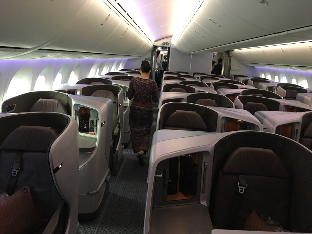 Der neue Singapore Airlines Airbus A350-900 mit Mittelstrecken Business ...