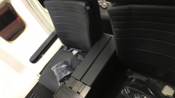 Review United First Class Boeing 757 300 Red Eye San