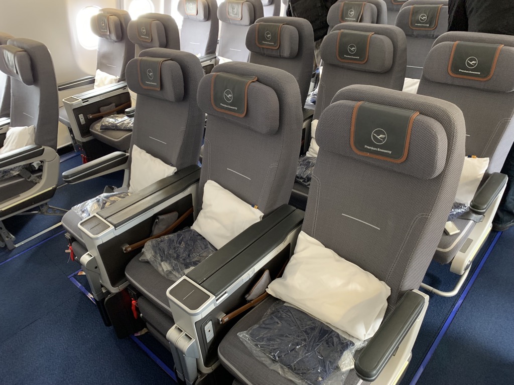 Review Lufthansa Premium Economy Class Airbus A330 300 Frankfurt Nach