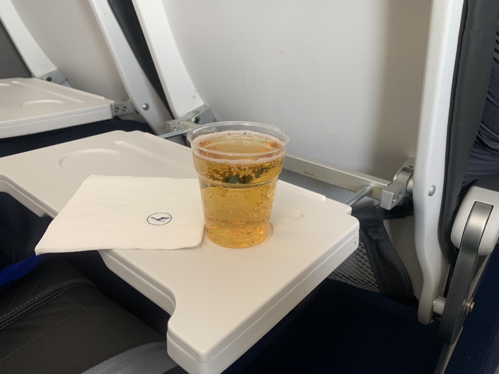 Review: Lufthansa Economy Class Airbus A321neo Frankfurt Nach Hamburg ...