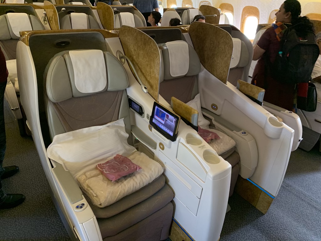 Review Emirates Business Class Boeing 777 300er Chennai