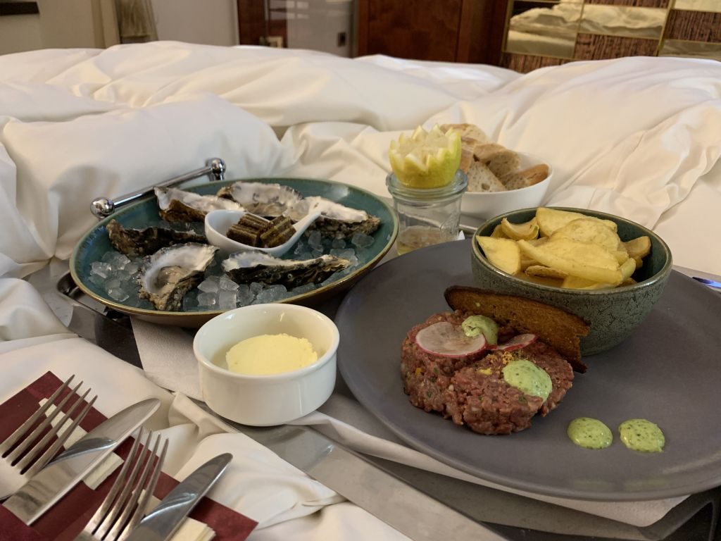 Derag Living Hotel de Medici Düsseldorf In Room Dining