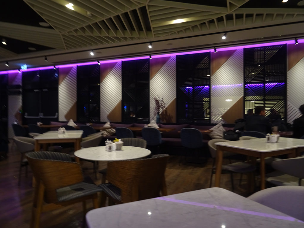 YOTELAIR Landside | Frühstücksbereich