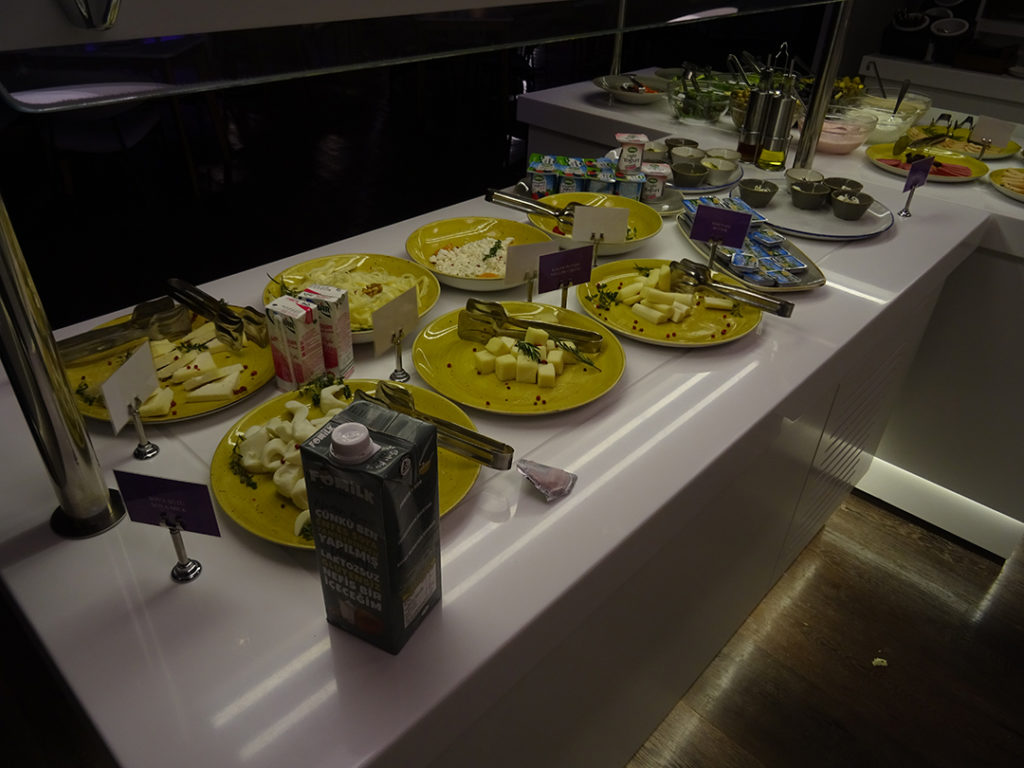 YOTELAIR Landside | Frühstücksbuffet