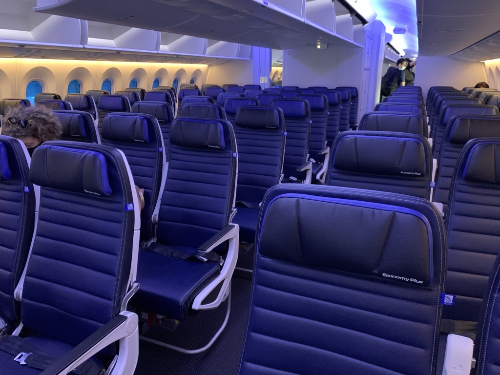 Review United Economy Class Boeing 7879 Washington D.C. nach