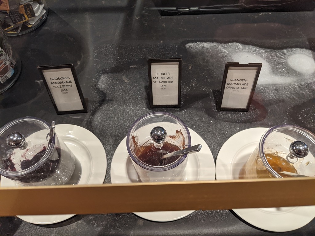 Hilton Düsseldorf - Frühstück