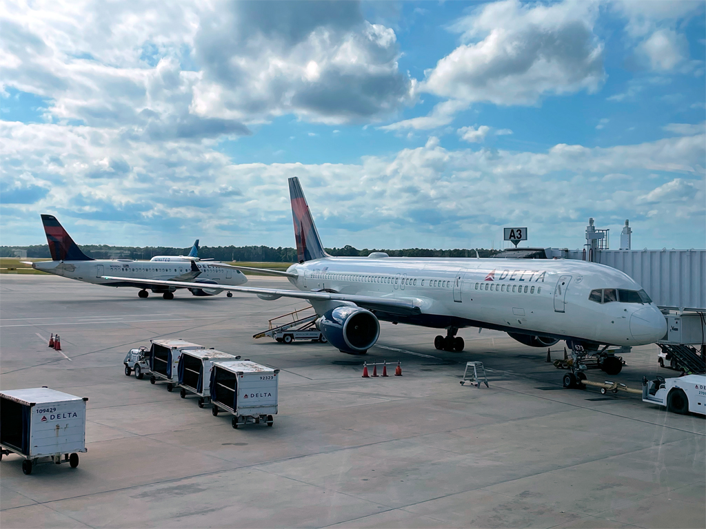 Review: Delta Boeing 757-200 Main Cabin Economy Class Jacksonville Nach ...