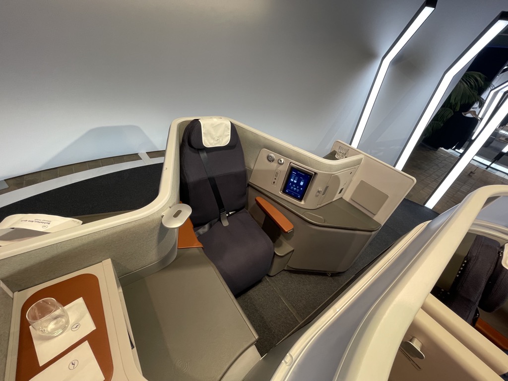 Neue Lufthansa Business Class | Die 7 Verschiedenen Sitztypen Im Detail ...