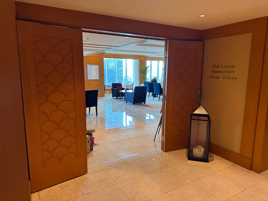 Review: Ritz Carlton Dubai International Financial Centre Club 